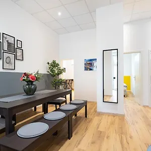 Apartment Big Central Near Rotkreuzplatz With 3 Bedroom For 12 Pax